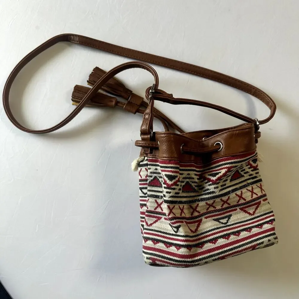 ❣️LOWEST PRICE❣️ Art Class Boho Crossbody Bucket Bag Aztec Print Satchel